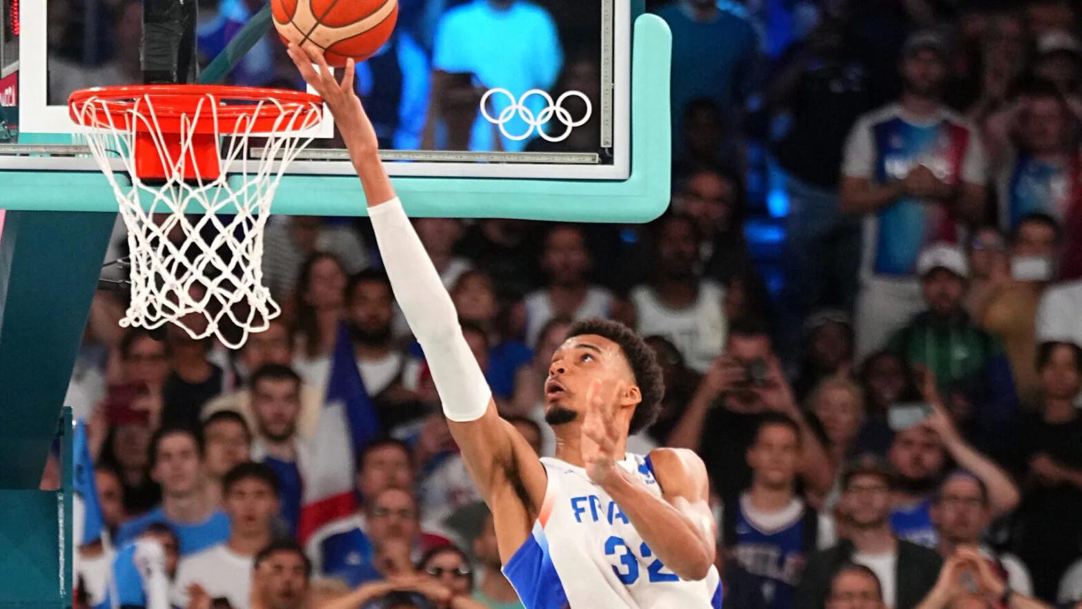 France defeats Canada to advance to the semifinals