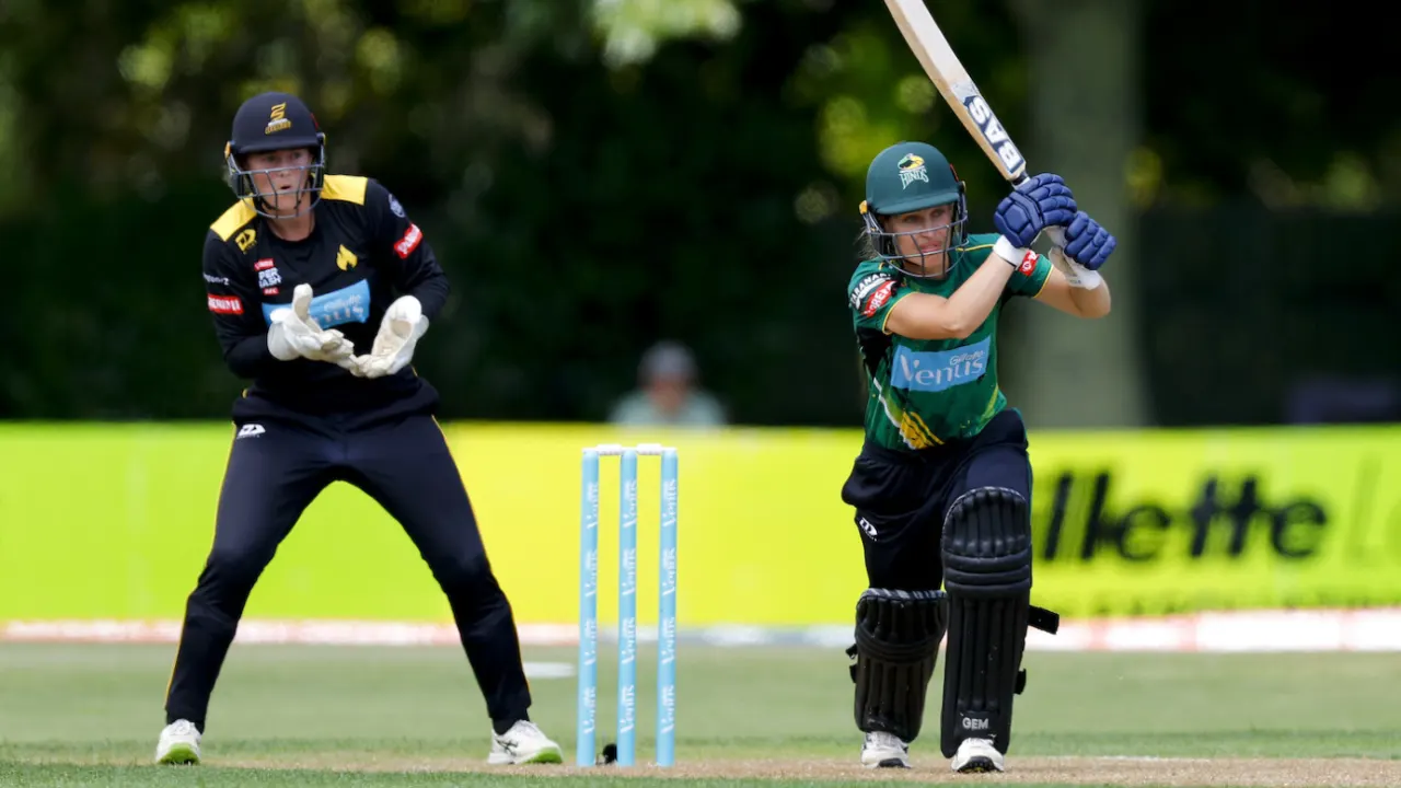 Dodd chooses to leave Hinds list, rising U-19 star Browning joins Otago- NZ women domestic contracts