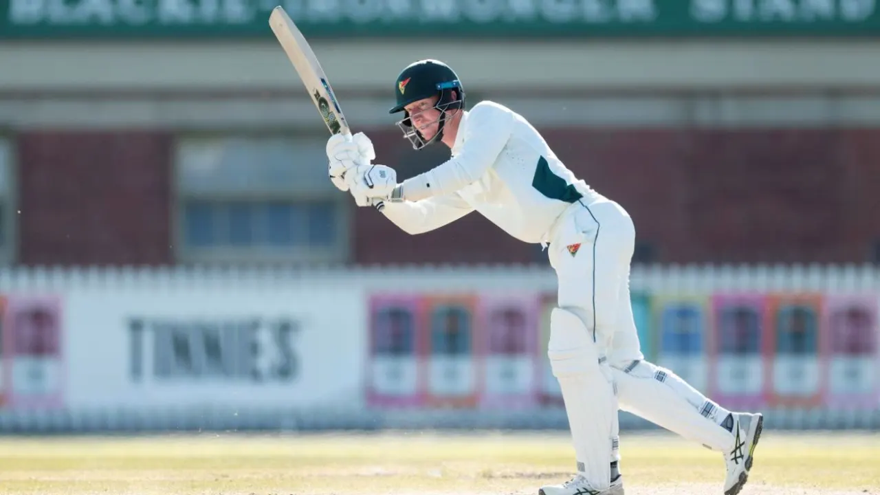 Jordan Silk stands strong as Tasmania face Victoria's mighty 428-point lead