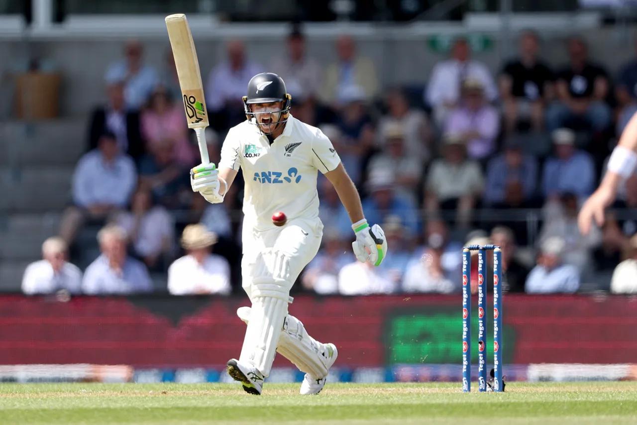 Warwickshire secures Tom Latham's signature for the 2025 season