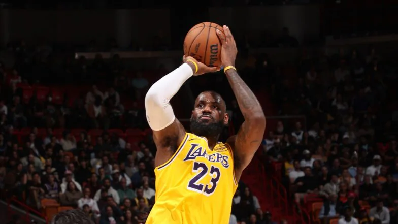 LeBron James Climbs to 7th on the All-Time 3-Pointers Made List, Surpassing Kyle Korver