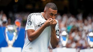 Kylian Mbappe's Isolation at Real Madrid: Jude Bellingham Ignores Him, Leaving Him Alone and Friendless