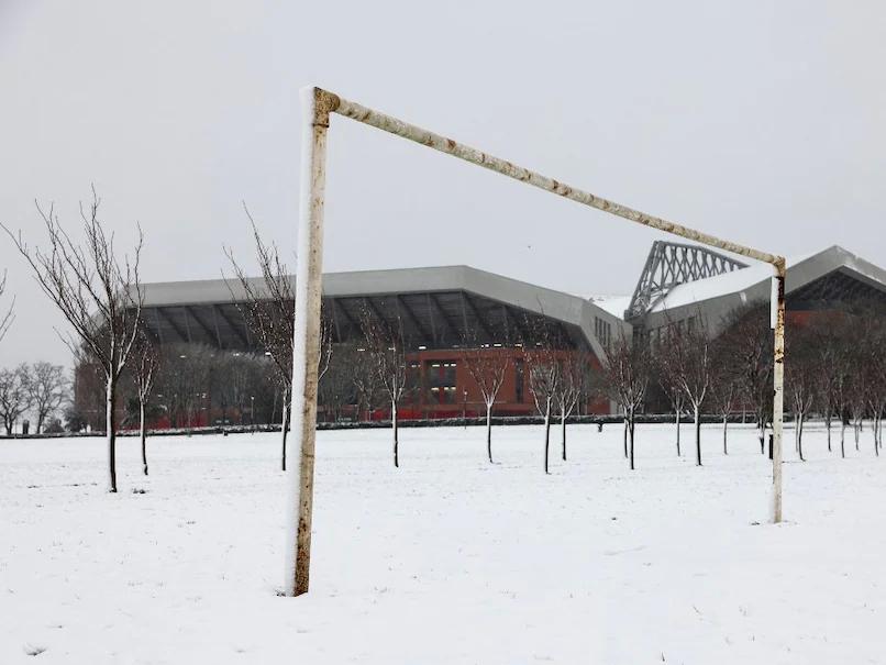 Snowfall Won't Stop Liverpool vs Manchester United Premier League Clash