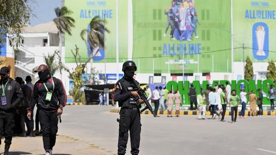 Panic in the Crowd: New Zealand Batter Ducks as Karachi is Gripped by Fear during Pakistan's Champions Trophy Match